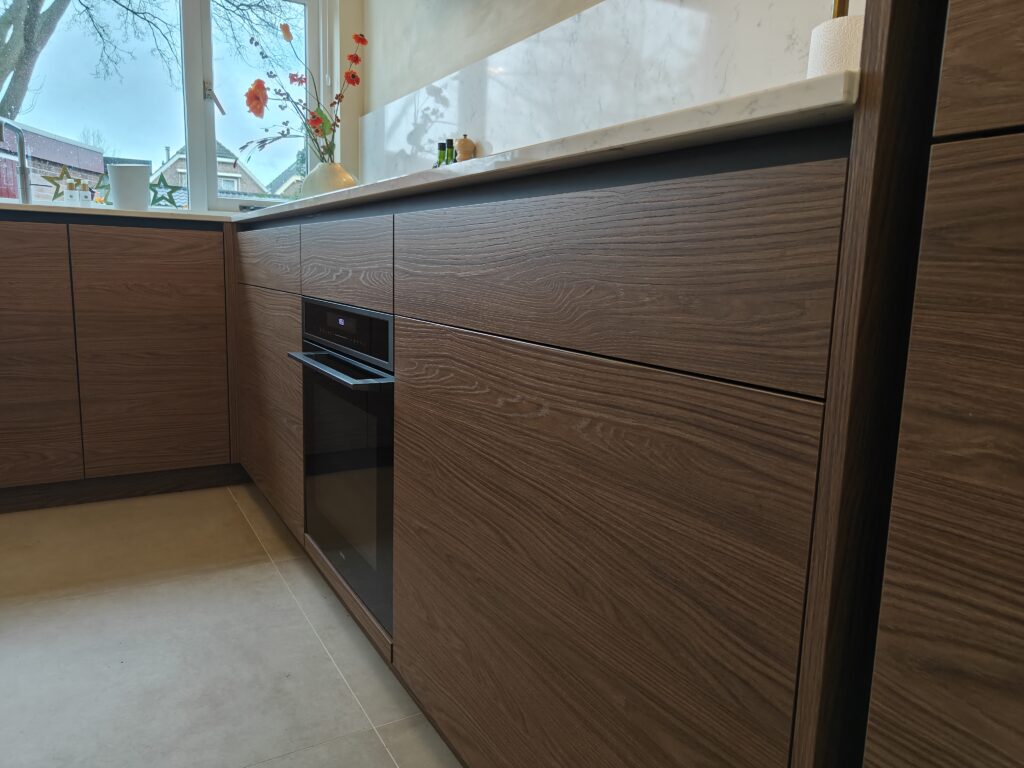 Keuken met eiken decor van Egger