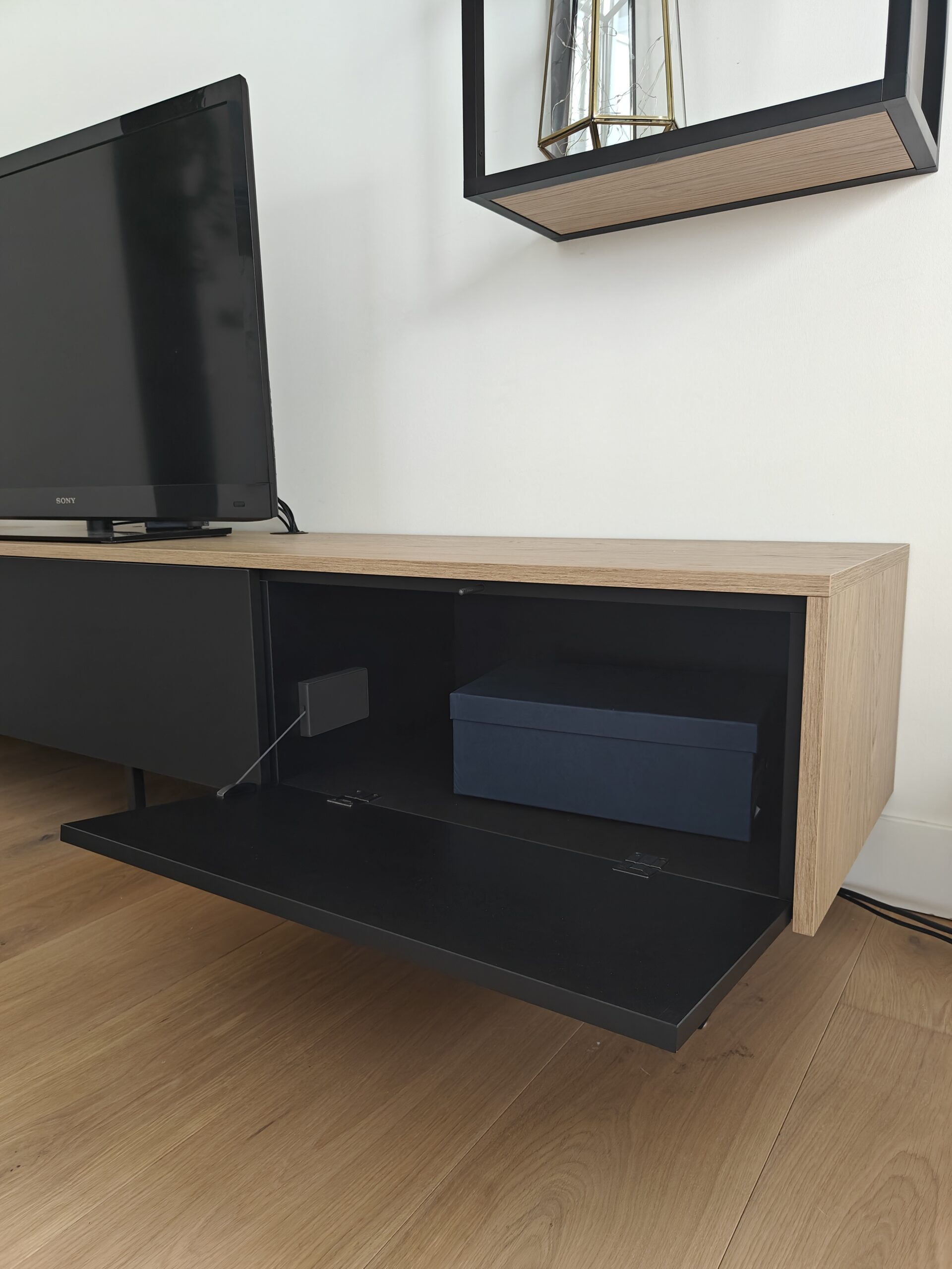 Tv meubel met wandrek